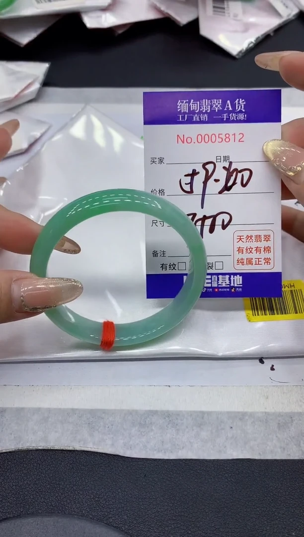 翡翠手镯未镶嵌12缅甸翡翠手镯