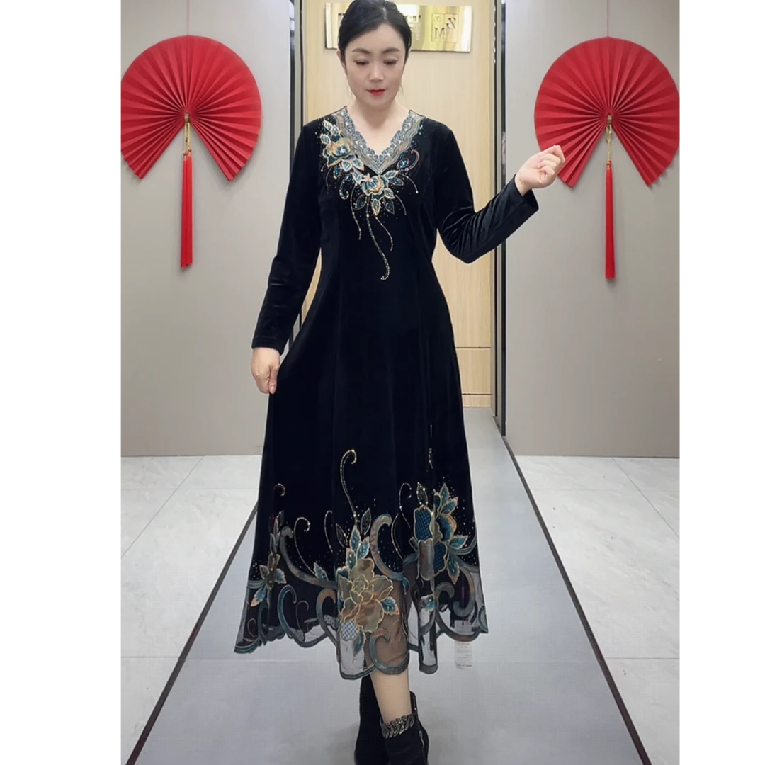 新款绣花镶钻时尚显瘦连衣裙25969