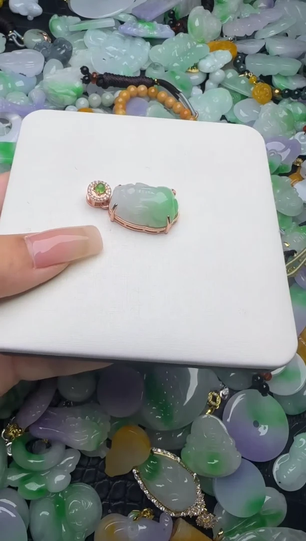 翡翠未镶嵌颈饰天然缅甸翡翠吊坠