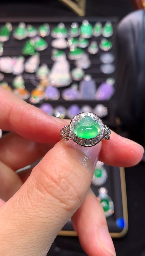 18K金镶嵌戒指翡翠玻璃种木纳金丝绿佛公戒指