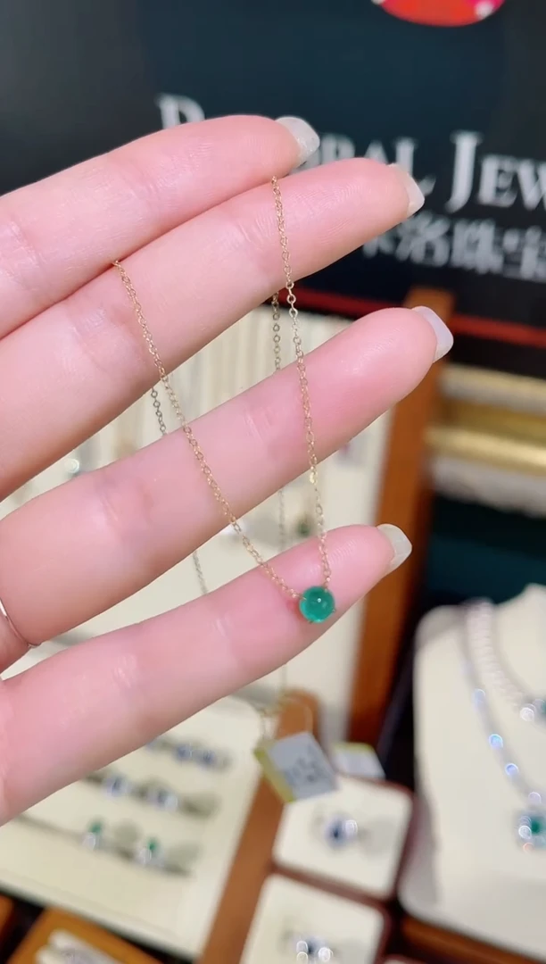 18K金镶嵌颈饰祖母绿50分那祖母绿一体链