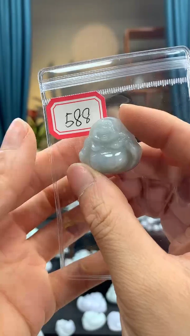 翡翠未镶嵌颈饰佛公 588