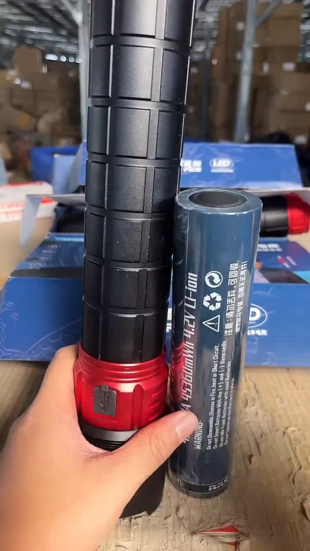 f2强光手电筒（两组电池）