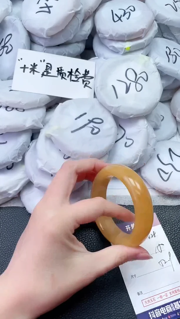 【闪购商品】石英质玉手镯未镶嵌X428