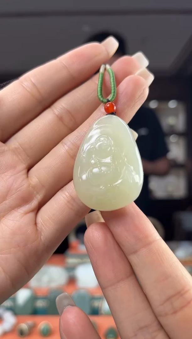 颈饰未镶嵌和田玉佩佩