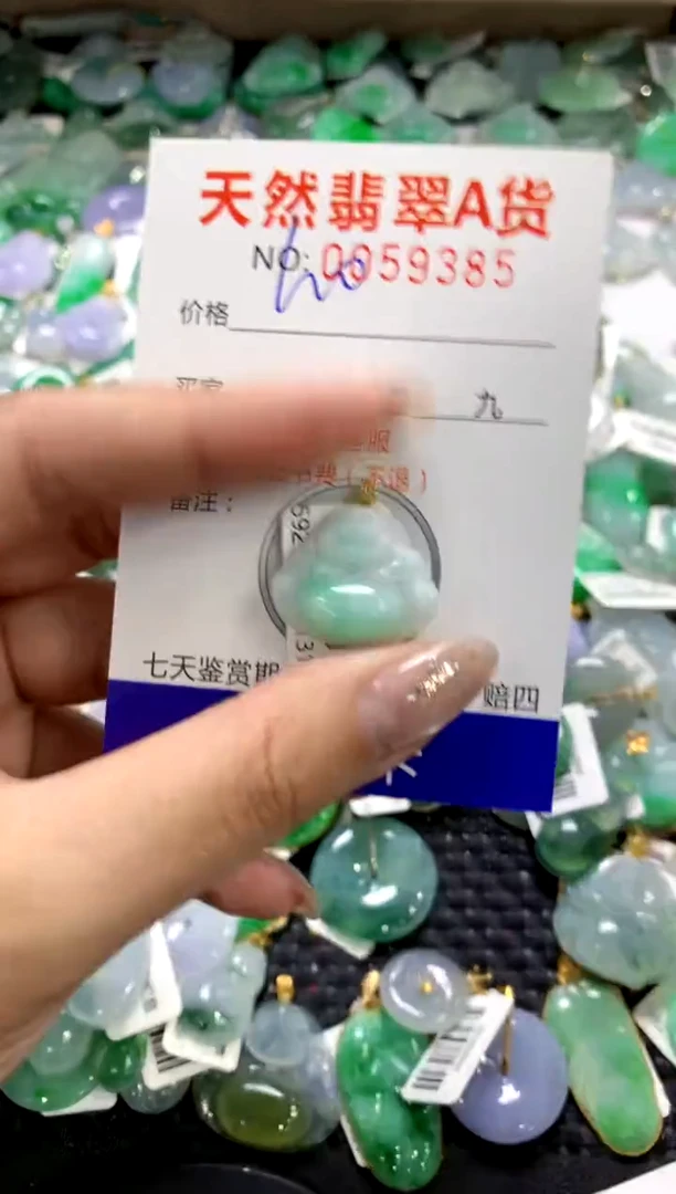 颈饰18K金镶嵌翡翠1111111111111111