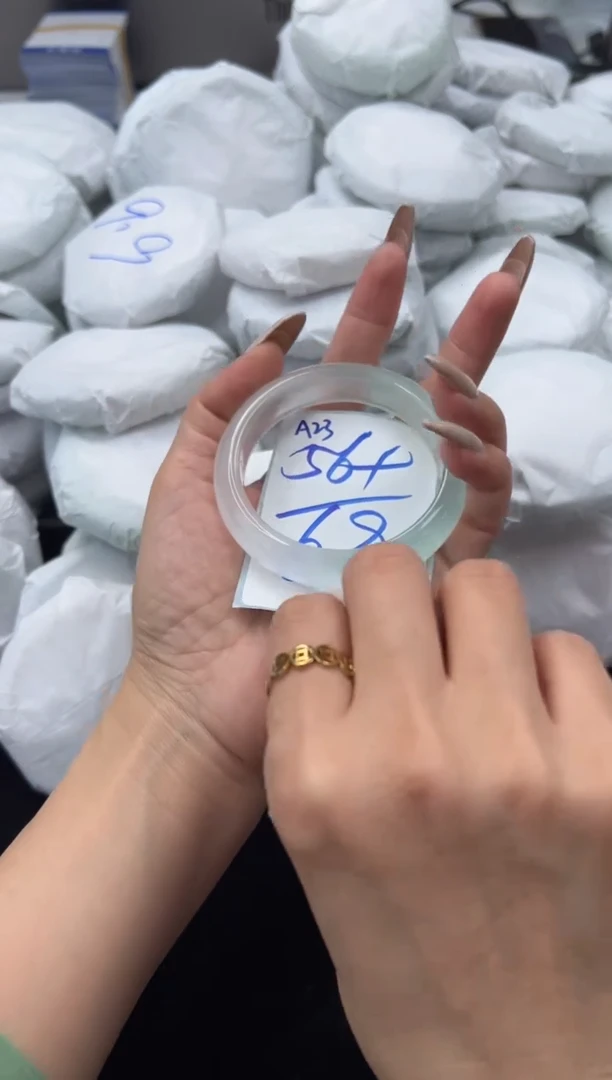 未镶嵌手镯石英质玉56圈口编号：A23