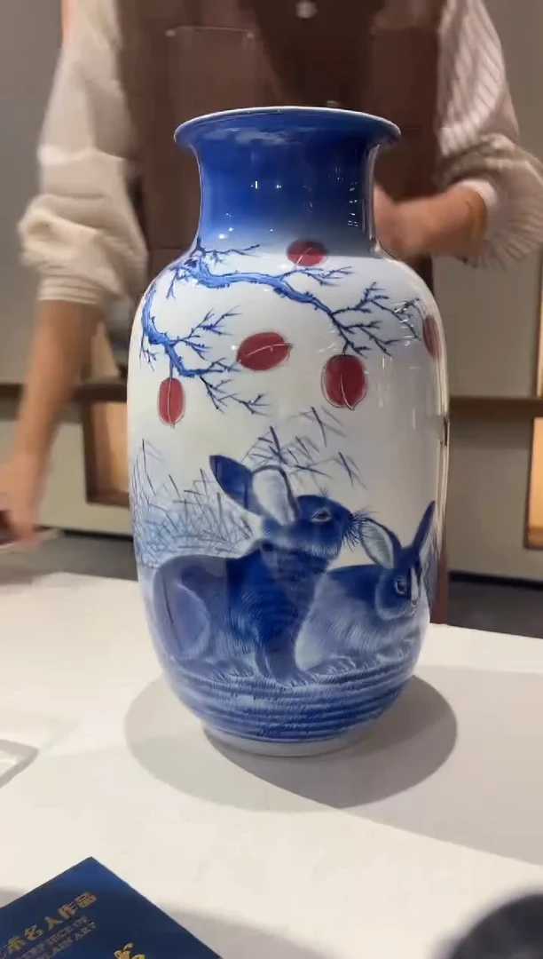 摆件瓷立方—黄小玲瑞兔呈祥冬瓜瓶