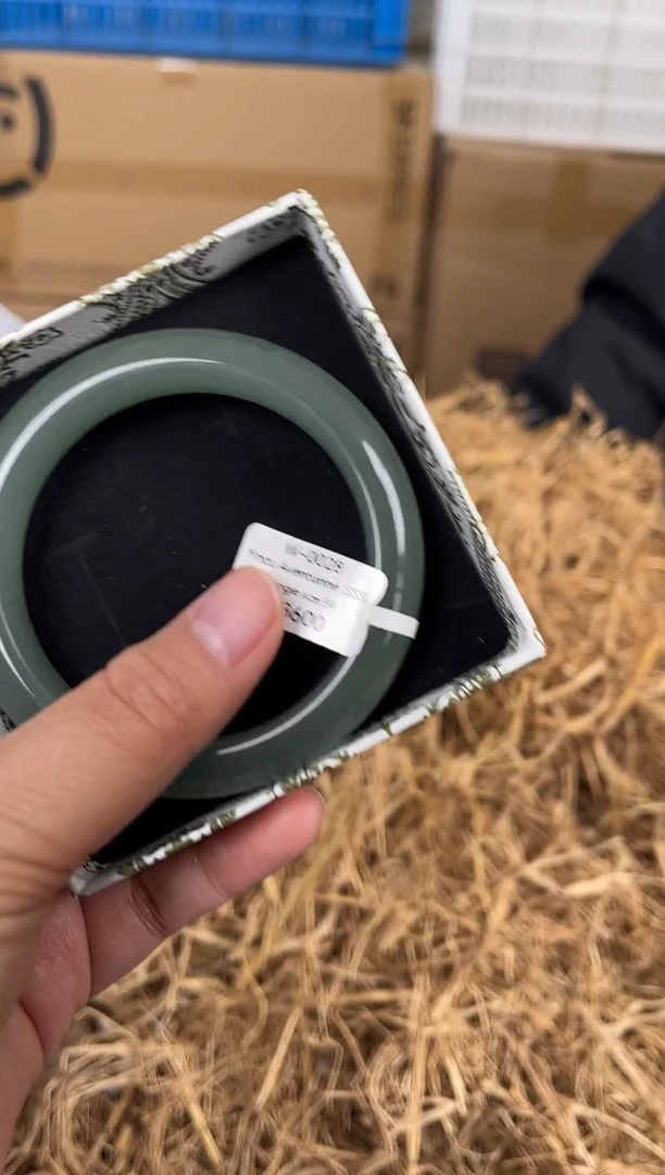 未镶嵌手镯石英质玉W-0028