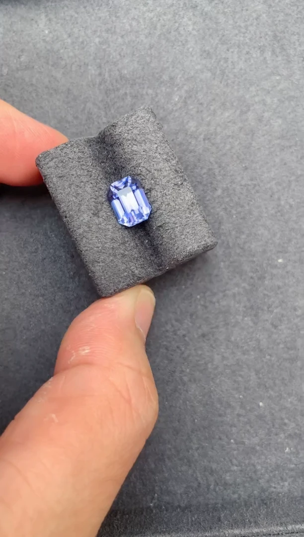 蓝宝石裸石未镶嵌3ct矢车菊 BF