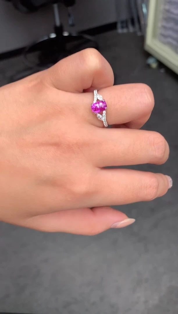 【闪购商品】彩色蓝宝石戒指18K金镶嵌1.5ct粉蓝宝戒指