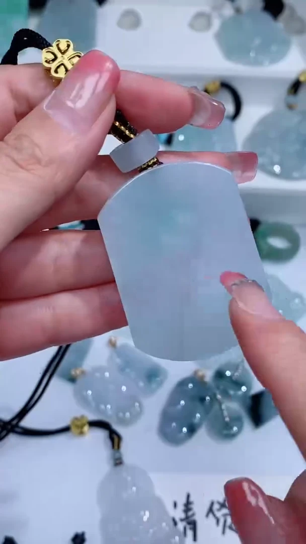 翡翠未镶嵌颈饰吊坠