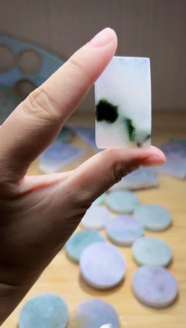 翡翠未镶嵌颈饰至**道翡翠A货 姜谭103
