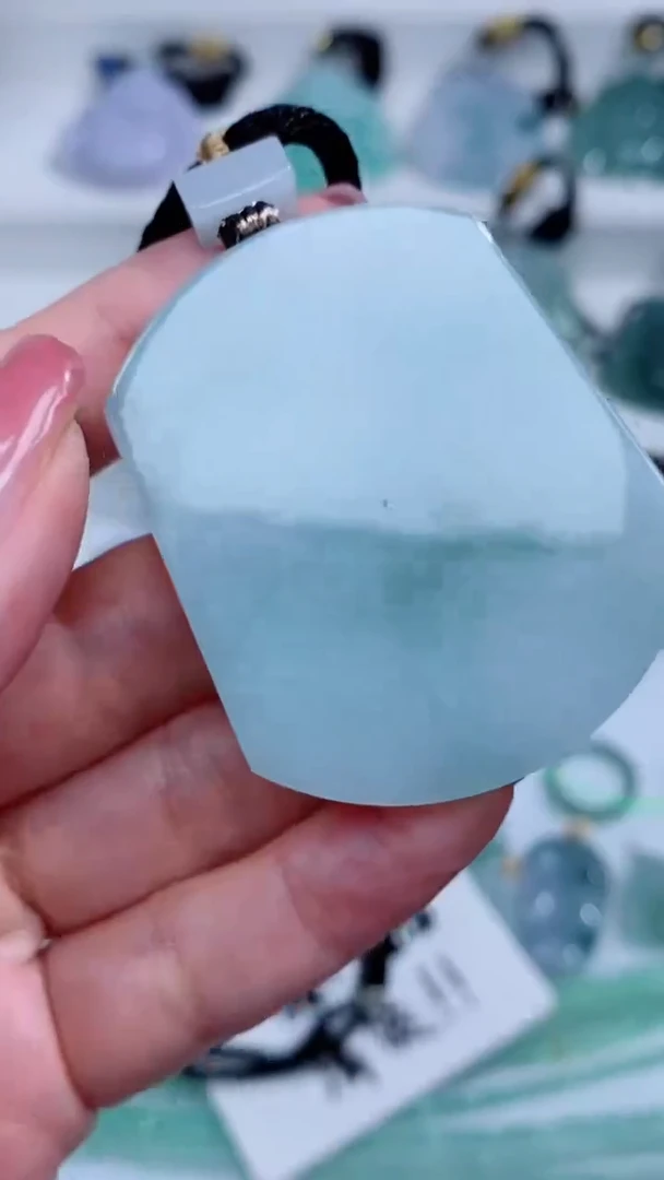 翡翠未镶嵌颈饰吊坠