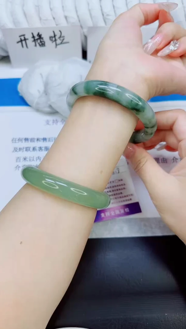 未镶嵌手镯石英质玉34/61