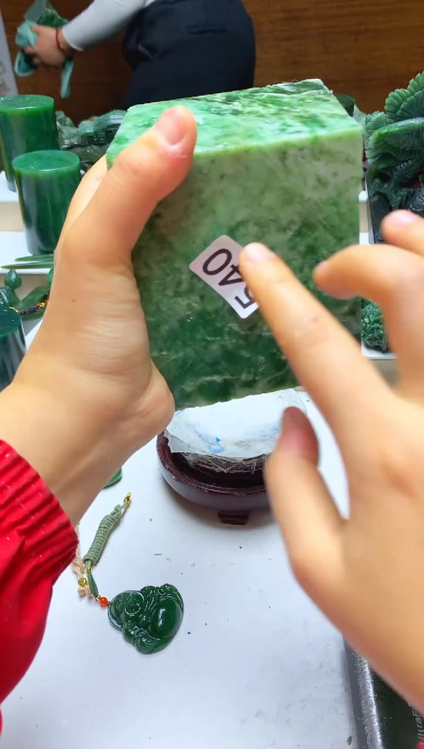 未镶嵌和田玉摆件1