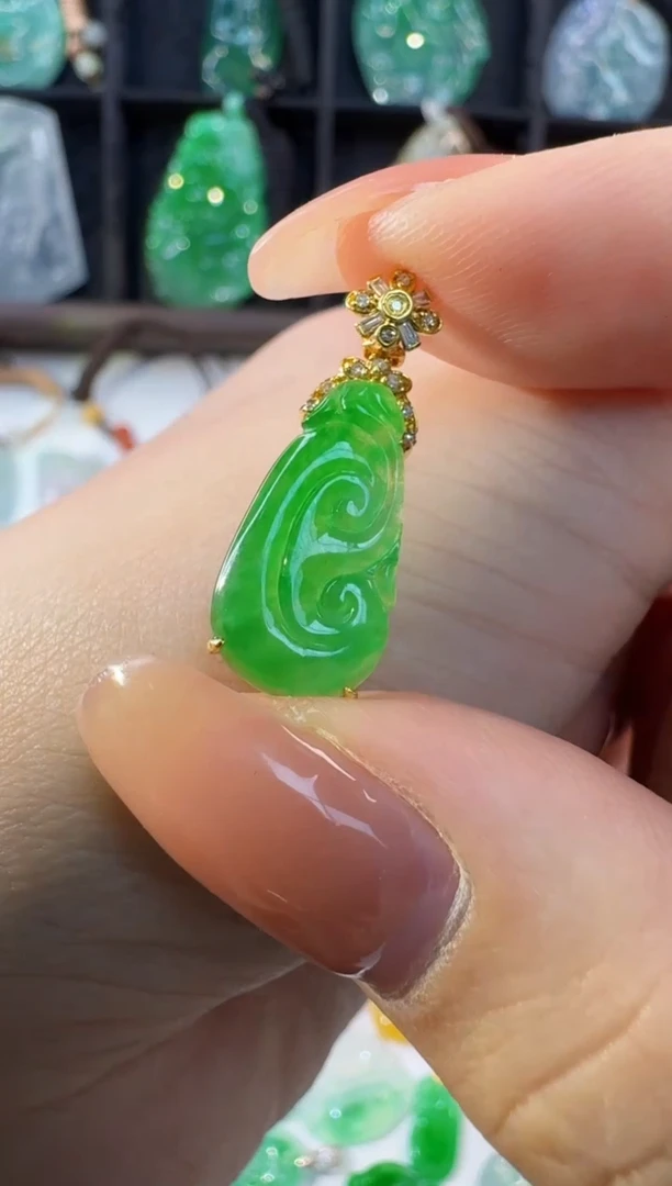 颈饰18K金镶嵌翡翠缅甸A货翡翠