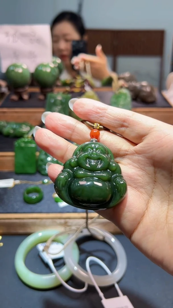 颈饰未镶嵌和田玉（碧玉）1