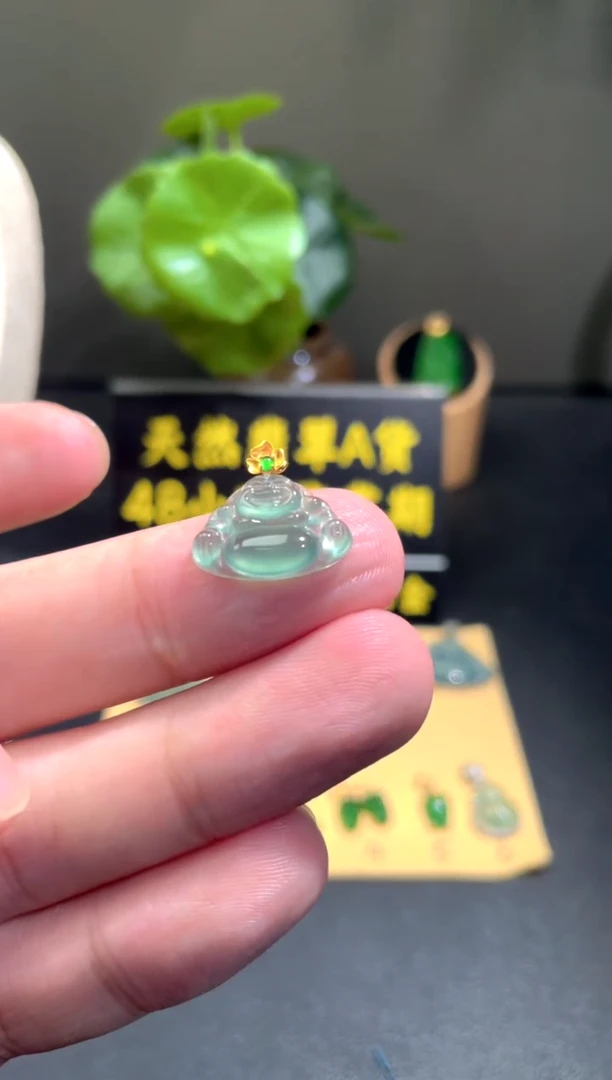 颈饰18K金镶嵌翡翠翡翠A货