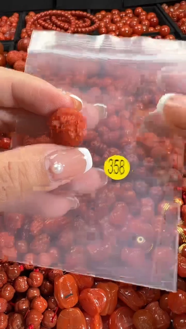 颈饰未镶嵌南红玛瑙1