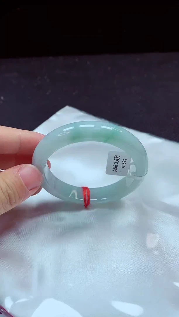 【闪购商品】翡翠手镯未镶嵌镯子56+