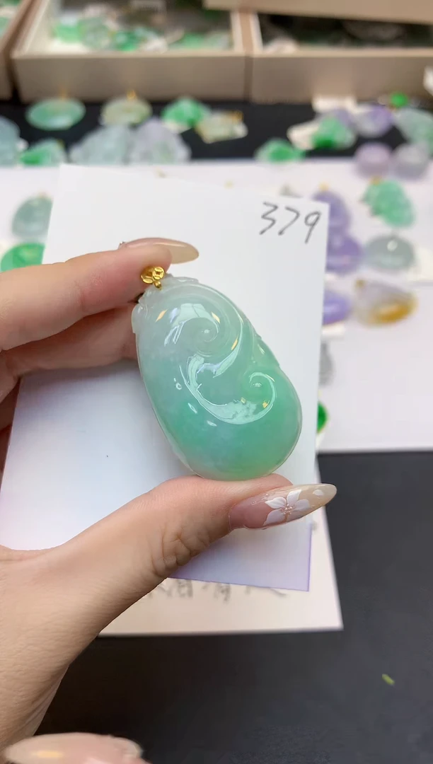 颈饰18K金镶嵌翡翠天然缅甸a货翡翠