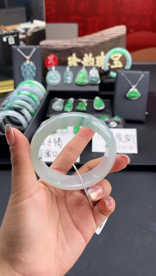 翡翠手镯未镶嵌手镯
