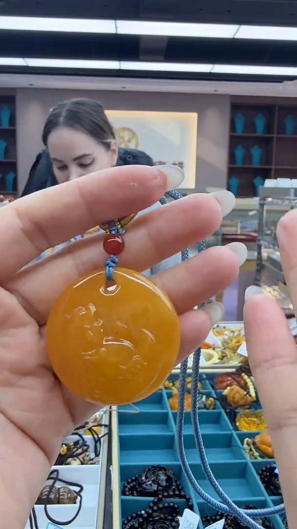 琥珀颈饰未镶嵌214秒拍号 假一罚三