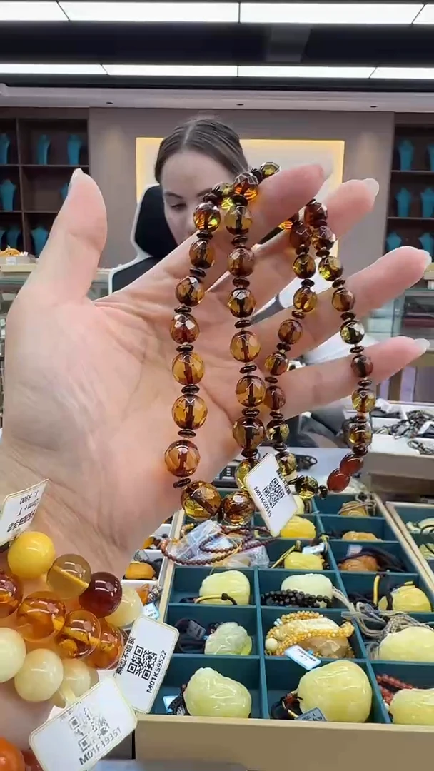 琥珀颈饰未镶嵌288秒拍号 假一罚三