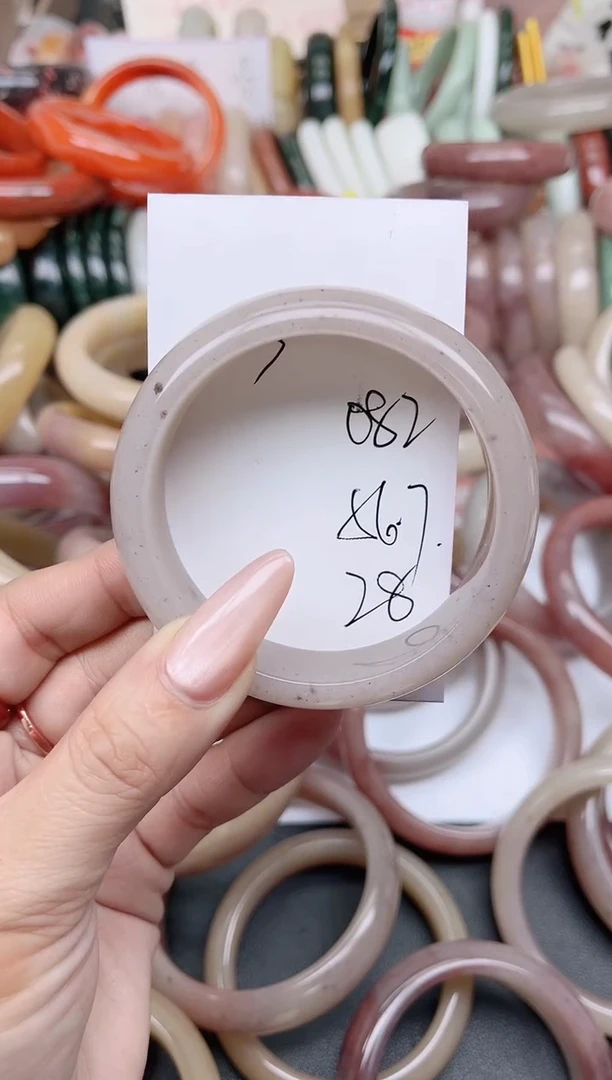 未镶嵌手镯石英质玉082