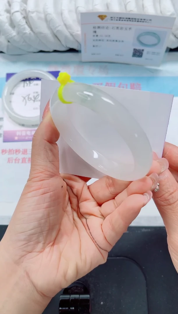 未镶嵌手镯石英质玉135-58.6