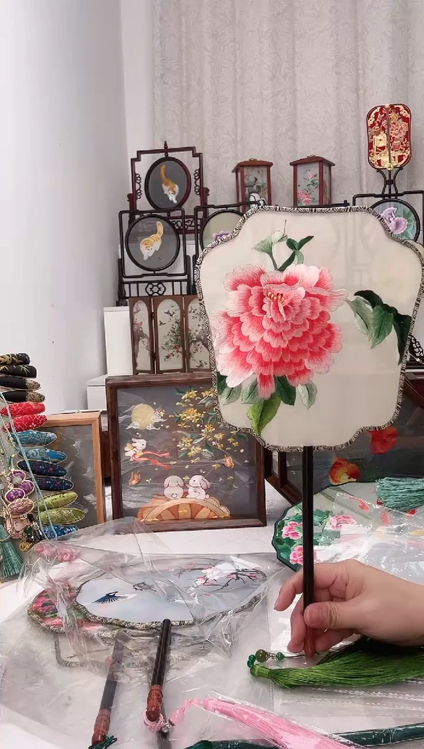 扇子苏绣作品手工团扇
