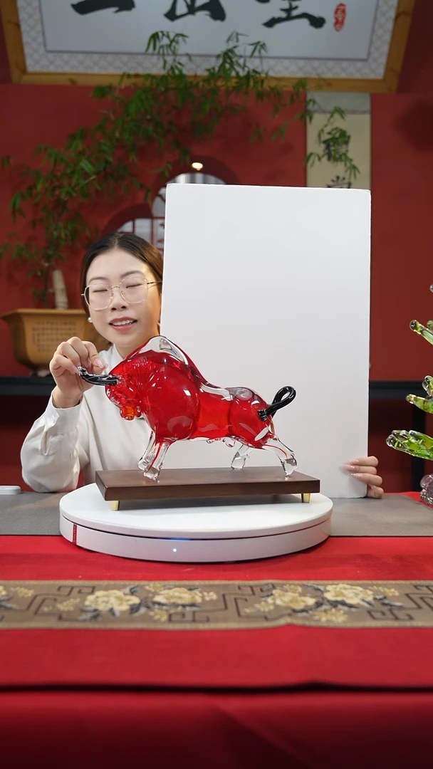 【闪购商品】琉璃手工艺品红色银箔低头牛