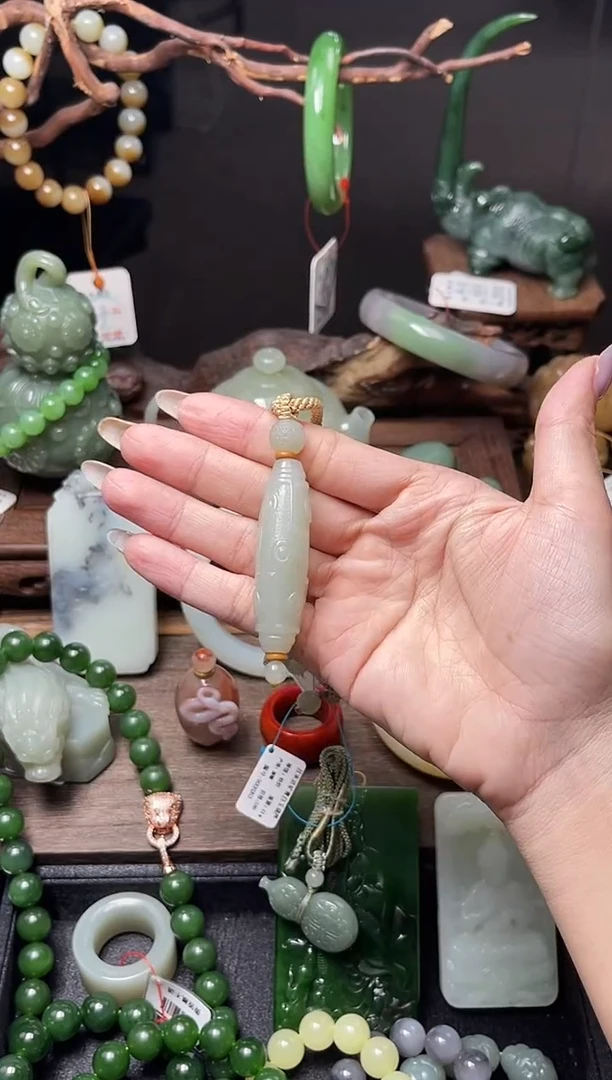 和田玉未镶嵌吊坠(不含链)且末青白 九眼9010674