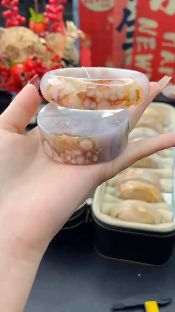 【闪购商品】石英质玉手镯未镶嵌赠送镯心（61圈口）