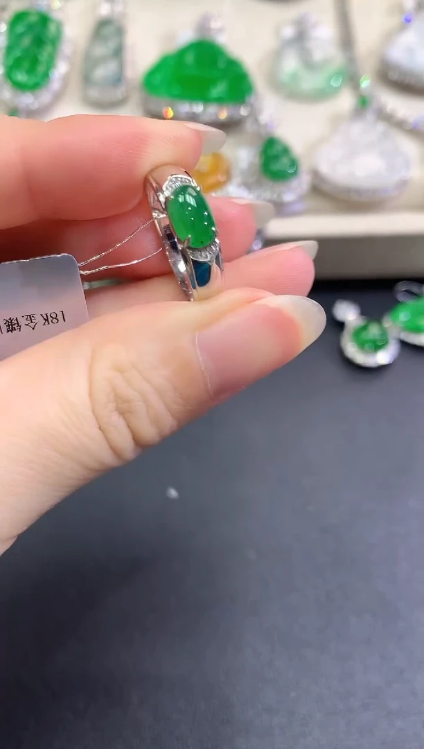【闪购商品】翡翠戒指18K金镶嵌B23