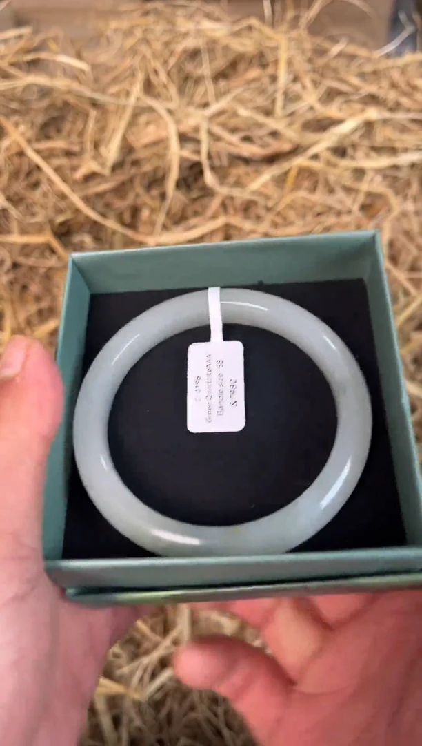 未镶嵌手镯石英质玉C-0196