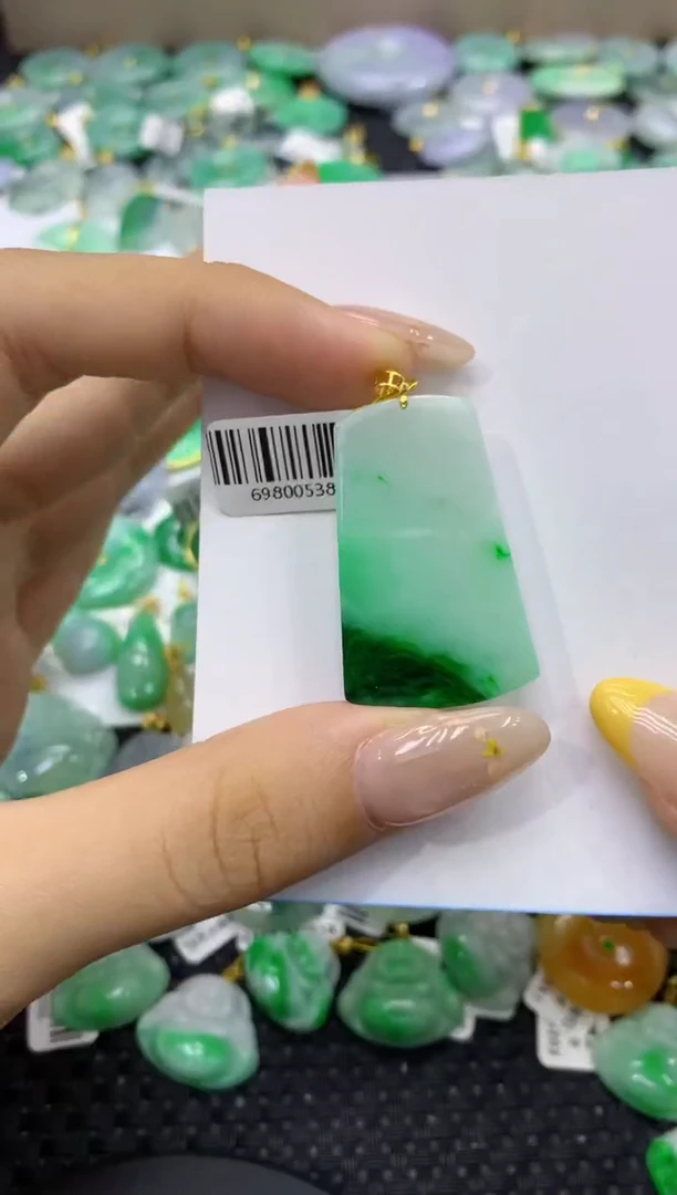 颈饰18K金镶嵌翡翠天然缅甸翡翠A货