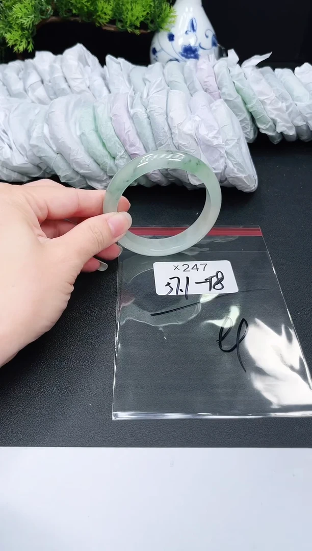 未镶嵌手镯翡翠247