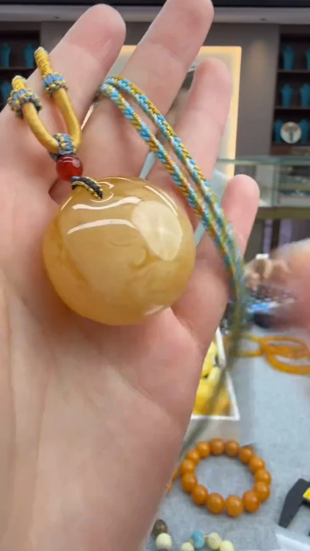 琥珀颈饰未镶嵌197秒拍号 假一罚三