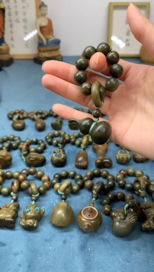 【闪购商品】维腊木（绿檀）把件葫芦 盘玩件