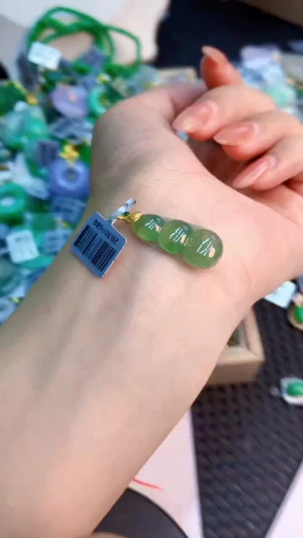 翡翠18K金镶嵌吊坠(不含链)1