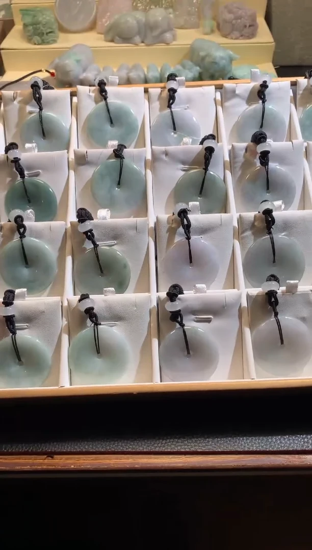 翡翠未镶嵌颈饰5/26/029多样性发其一