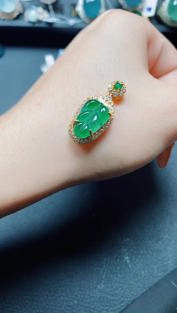 翡翠银S925镶嵌吊坠(赠链)翡翠