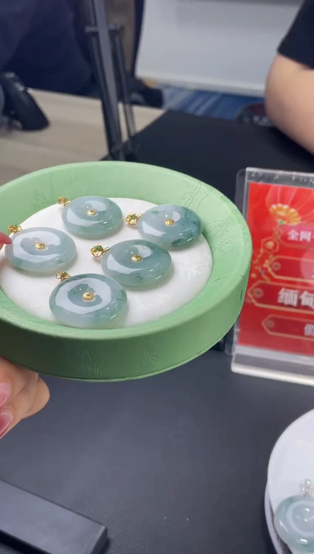 18K金镶嵌定制翡翠DDJ44372/多样性发一件