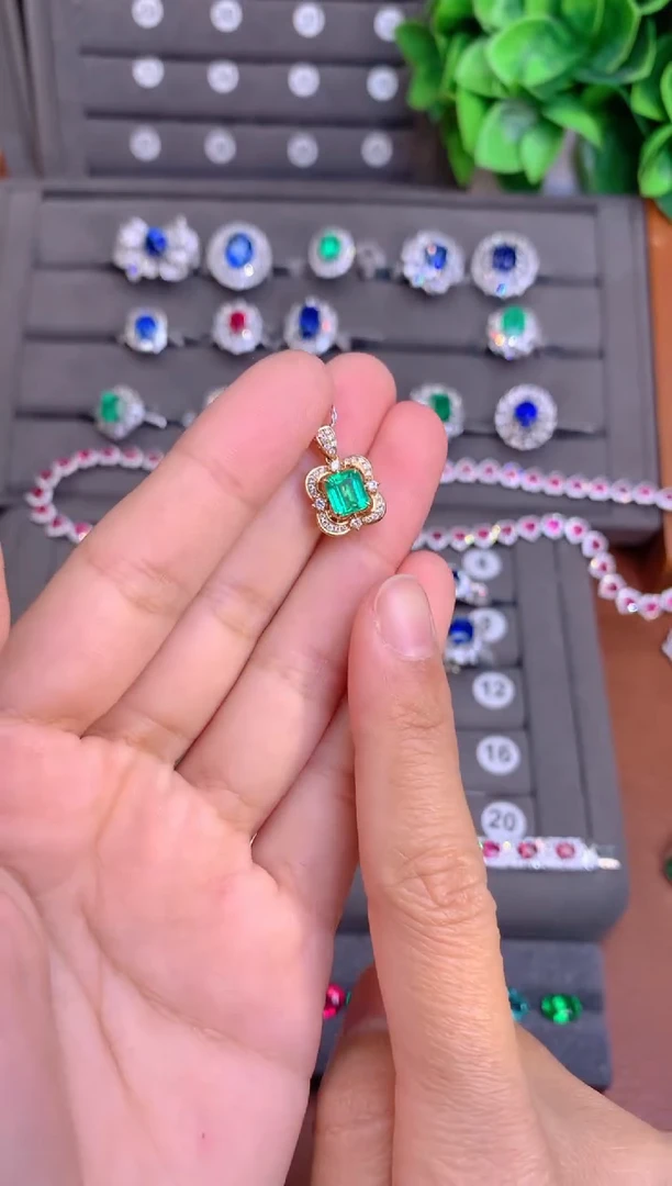 【闪购商品】祖母绿吊坠(不含链)18K金镶嵌0.86CT