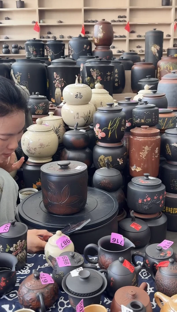 罐瑕疵茶叶罐  小五饼荷花  039