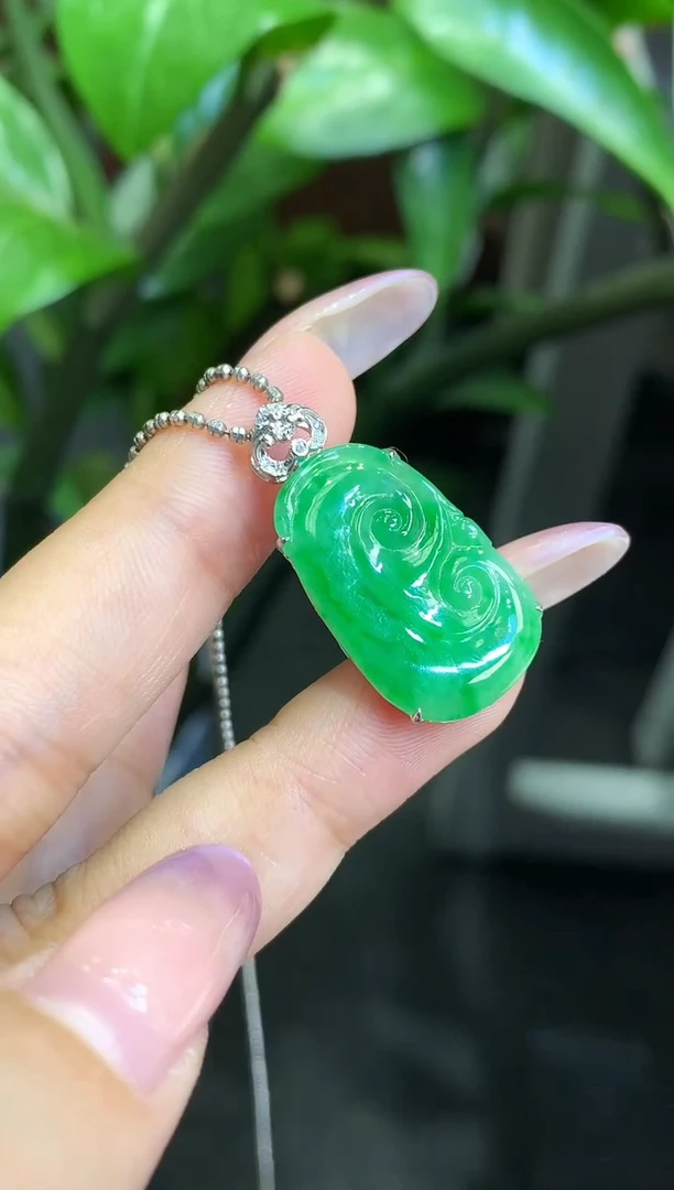 18K金镶嵌挂件翡翠如意不含链