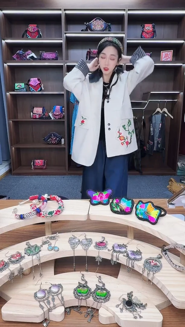 织绣A163蒙阿苏苗绣传承