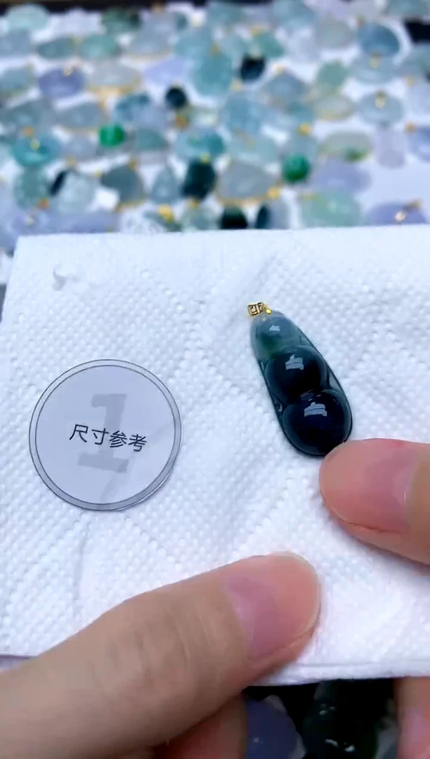 颈饰18K金镶嵌翡翠天然A货翡翠